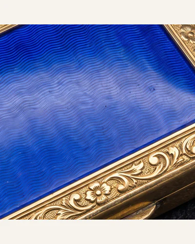 A gold-mounted hardstone snuff box, photographed under macro lighting on charcoal velvet.
